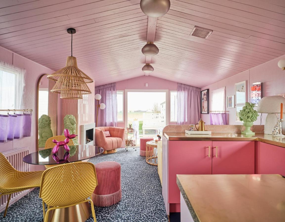 Fun Barbie Inspired, 6 Berth Caravan - Camber Sands Holiday Park, Near The Beach エクステリア 写真