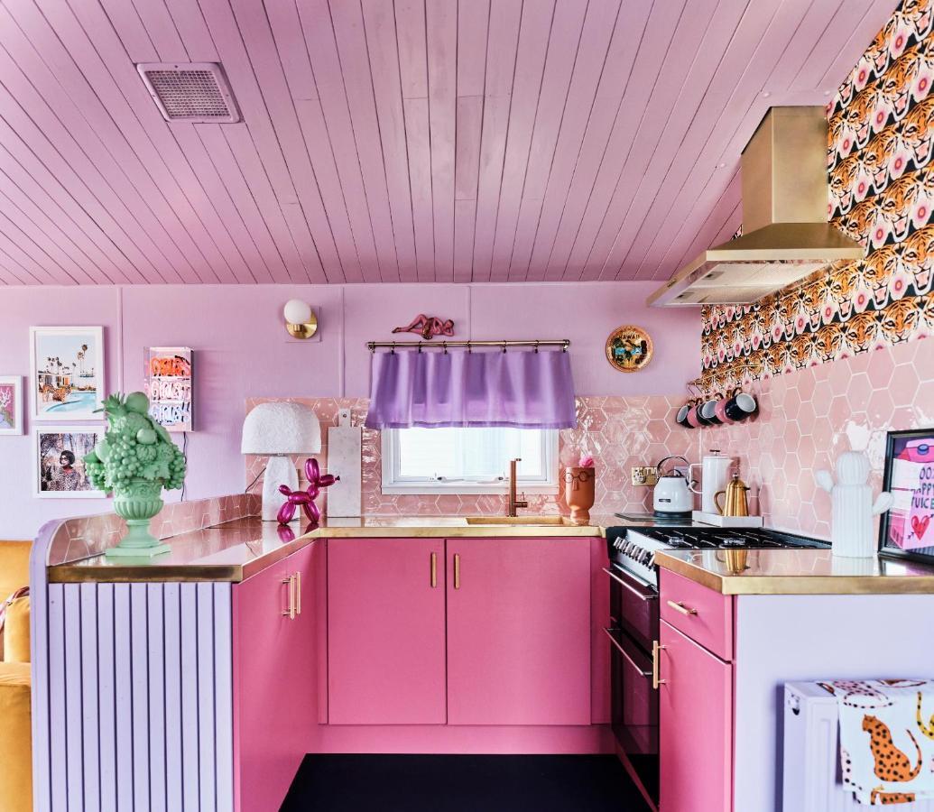 Fun Barbie Inspired, 6 Berth Caravan - Camber Sands Holiday Park, Near The Beach エクステリア 写真